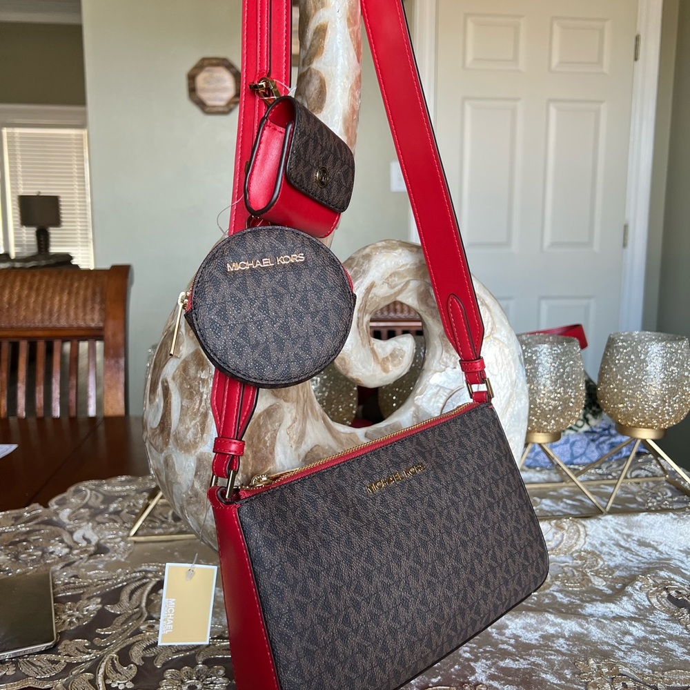 Michael Kors Crossbody with Tech Attached MK Signature - Picture 10 of 12